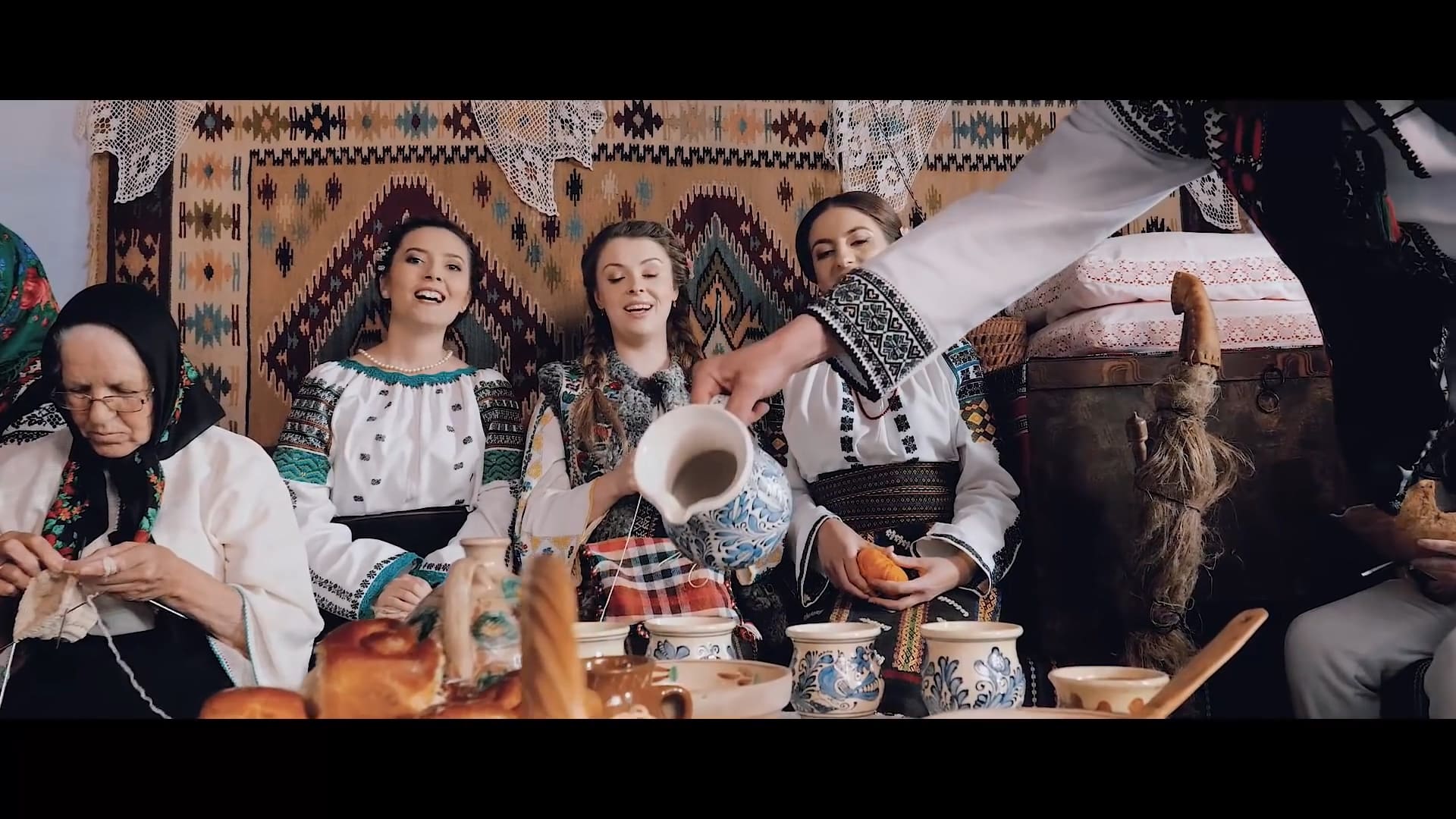 Fetele din Botoșani - Cântec de lume Versuri