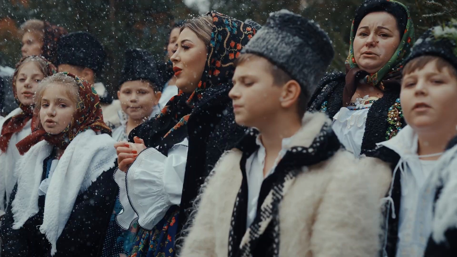 Alina Dunca - Când din cer pică ninsoare - Versuri ь