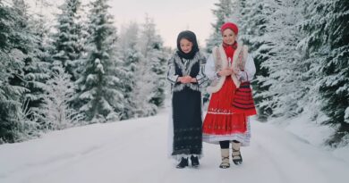 Gabriela Sabău si Andreea Lazea - Îi seara Crăciunului Versuri